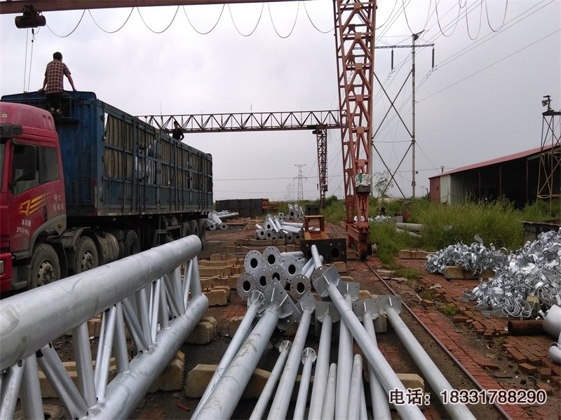 交通標(biāo)志桿 裝車(chē)